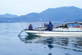 瀬戸内海の海苔漁師さん